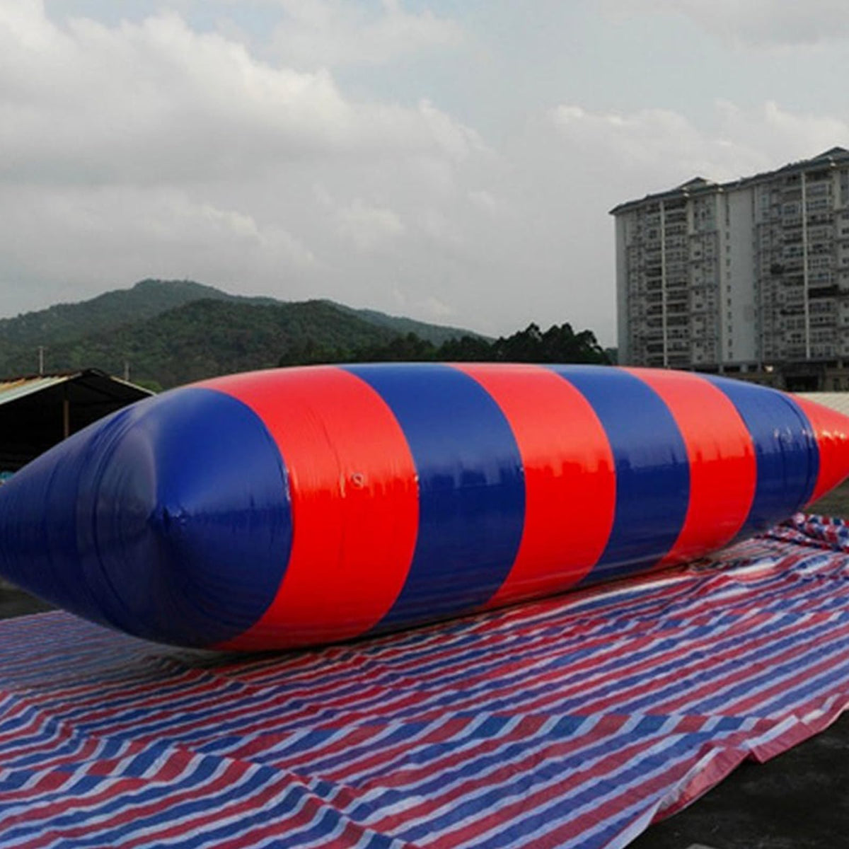 ,10 * 19.6ft/3 * 6m,Inflatable Water Launch Catapult with Air Pump, Floating Lake Jumping Pillow Pad, Inflatable Air Blob Game Cushion for Water Park, Outdoor Summer Water Sport Toy